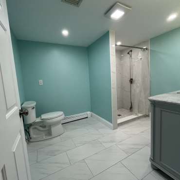 Bathroom Remodel in Quincy | Walk-In Shower & Modern Tiling